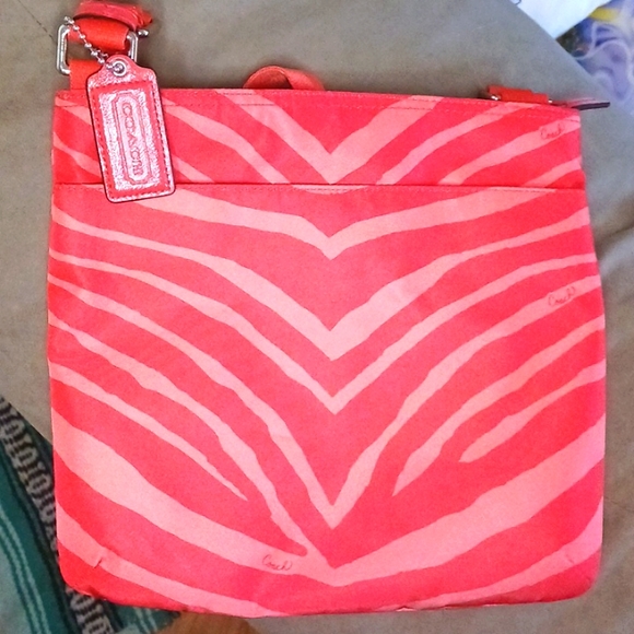 Gorgeous Coral Coach Purse - Picture 5 of 9